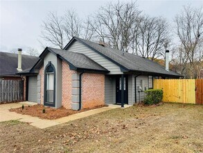 6008 Woodrun Ct in Montgomery, AL - Foto de edificio - Building Photo