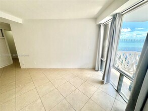 1430 Brickell Bay Dr in Miami, FL - Building Photo - Building Photo