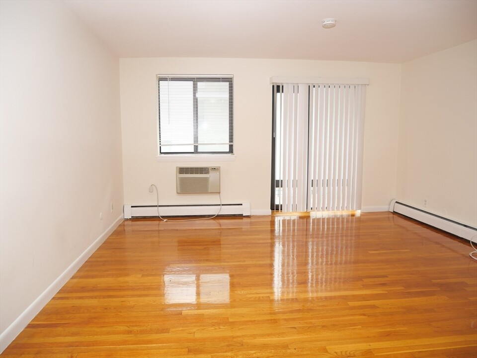 1048 Commonwealth Ave, Unit #26 in Boston, MA - Building Photo