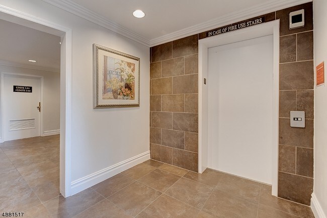 971 Bloomfield Ave-Unit -12 in Glen Ridge, NJ - Building Photo - Building Photo