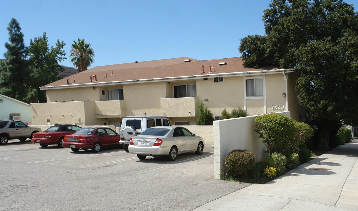 7320 Valmont St in Tujunga, CA - Building Photo