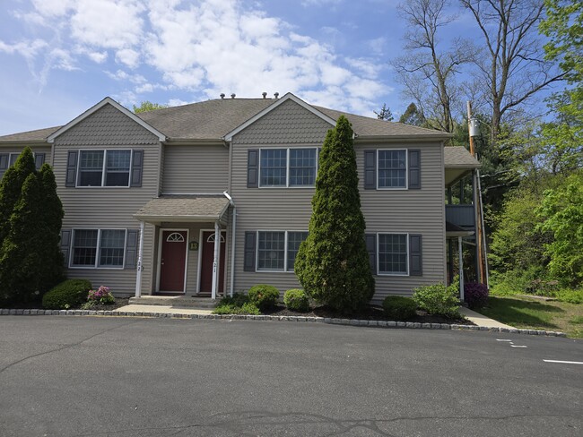 13 Autumn Leaf Ct, Unit 2-1