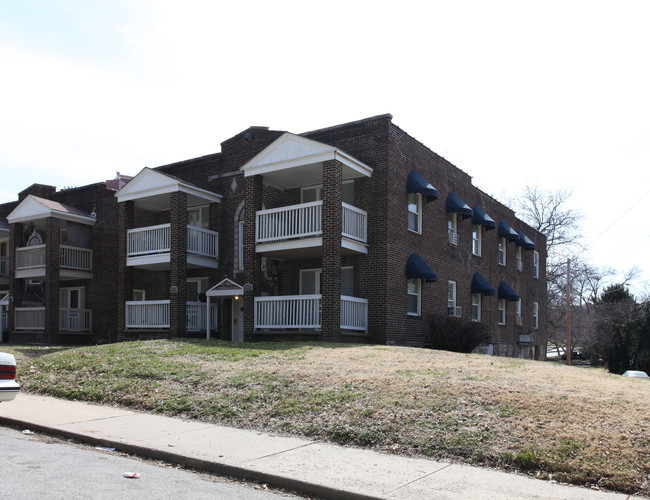 909-911 W 40th Ter in Kansas City, MO - Foto de edificio - Building Photo