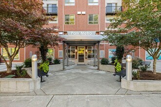 Park Metro in Bellevue, WA - Building Photo - Building Photo