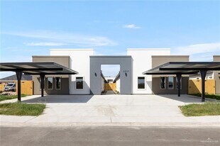 21 Hilltop Ave in Edinburg, TX - Building Photo