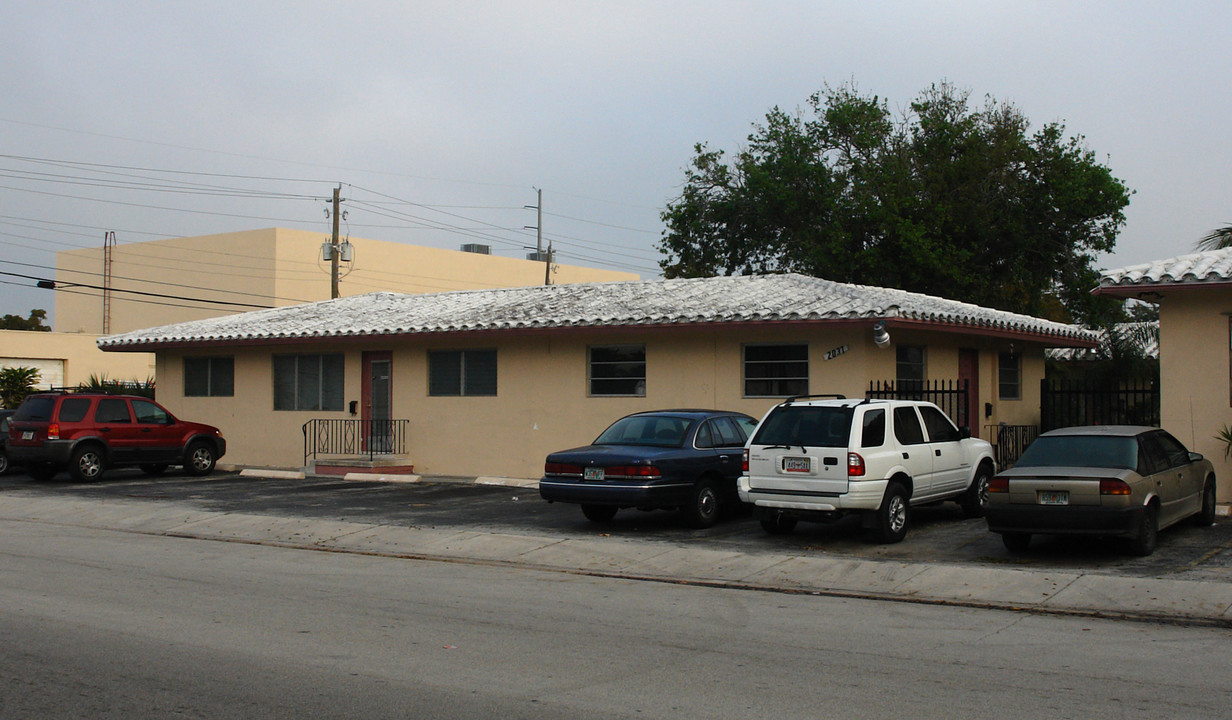 Palms at Young Circle in Hollywood, FL - Building Photo