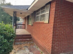 556 Lamar Dr in Forest Park, GA - Foto de edificio - Building Photo