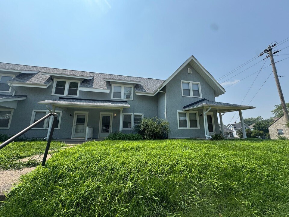 404 15th Ave in Moline, IL - Building Photo