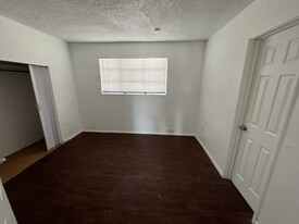 708 Jackson Ave, Unit B in Las Vegas, NV - Building Photo - Building Photo