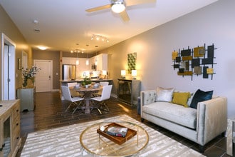 500 Station in Aurora, IL - Foto de edificio - Interior Photo
