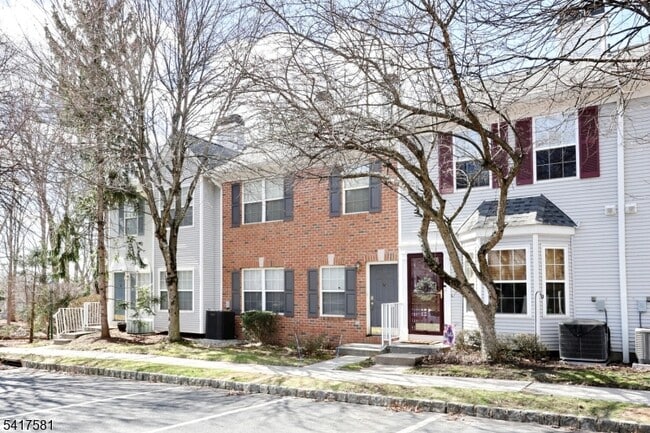 2051 Charles Ct in Mahwah, NJ - Building Photo - Building Photo