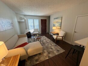 4020 Holland Ave, Unit 212 in Dallas, TX - Building Photo - Building Photo