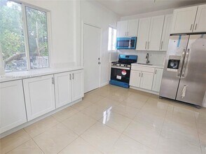 977 SW 5th St in Miami, FL - Building Photo - Building Photo