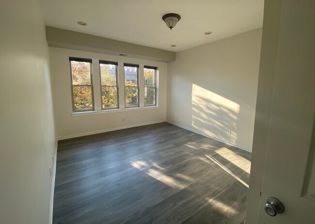 2060 W Fargo Ave, Unit 3W in Chicago, IL - Building Photo - Building Photo