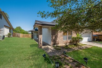 9919 Fortune Ridge Dr in Converse, TX - Foto de edificio - Building Photo