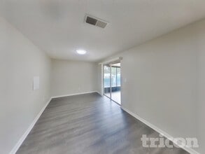 1203 Seffner Valrico Rd in Valrico, FL - Building Photo - Building Photo