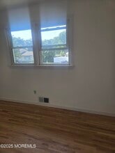 6 Orchard Rd in West Long Branch, NJ - Foto de edificio - Building Photo