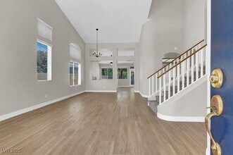 8 Desert Dawn Ln in Henderson, NV - Building Photo - Building Photo