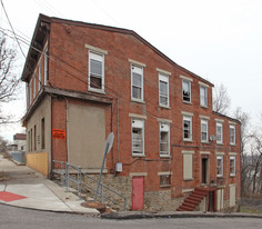 2600-2604 Beekman St in Cincinnati, OH - Foto de edificio - Building Photo