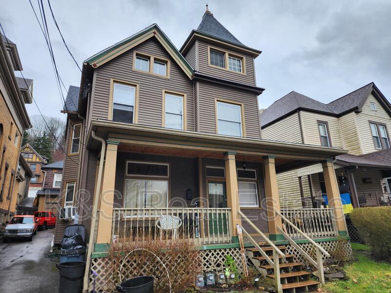 305 Marguerite Ave Photo