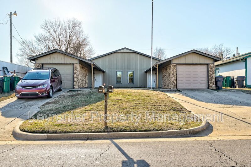 7907 S Douglas Ave in Oklahoma City, OK - Building Photo