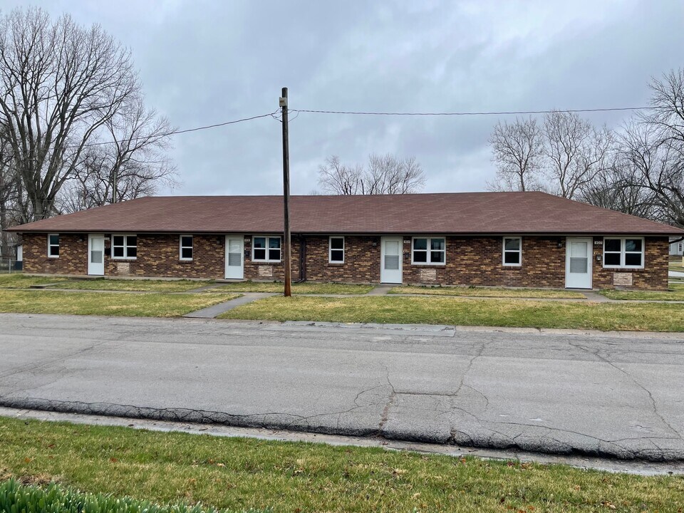 402 4/08 N Nettleton St in Cameron, MO - Building Photo
