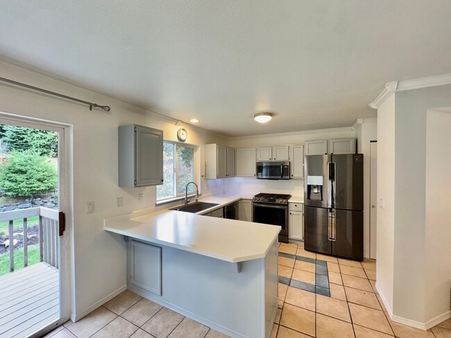 Lynnwood Home in Lynnwood, WA - Building Photo - Building Photo