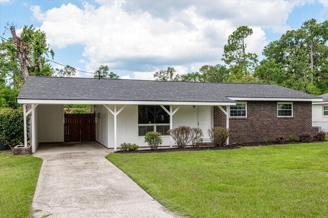 property at 3221 Briarcliff Dr