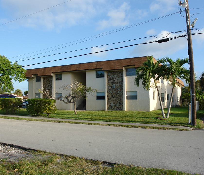 6051 SW 41st St in Fort Lauderdale, FL - Building Photo