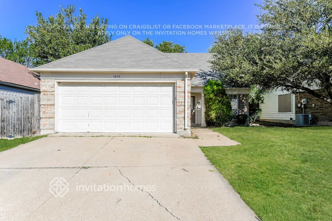 3805 Waxwing Cir S in Fort Worth, TX - Foto de edificio