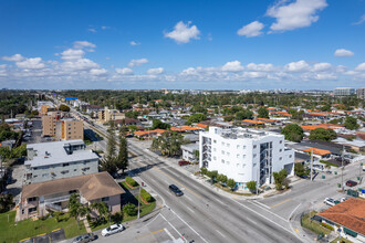6001 W Flagler St in Miami, FL - Foto de edificio - Building Photo