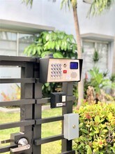 1949 Marseille Dr-Unit -# 4 in Miami Beach, FL - Building Photo - Building Photo