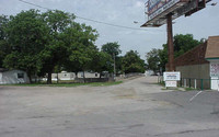 10229 Harry Hines Blvd in Dallas, TX - Foto de edificio - Building Photo