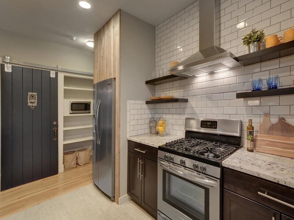 1207 San Bernard St in Austin, TX - Foto de edificio