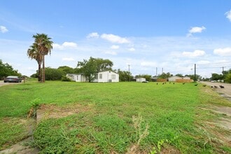 606 W 7th St in Freeport, TX - Building Photo - Building Photo