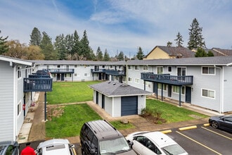 Rosewood Apartments in Portland, OR - Building Photo - Building Photo