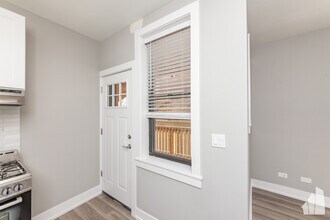 3929 N Janssen Ave, Unit E1 in Chicago, IL - Building Photo - Building Photo