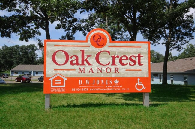 Oakcrest Manor Apartments in Brainerd, MN - Building Photo - Building Photo