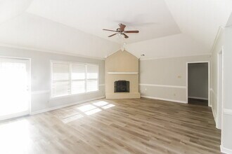 8731 Oak Trail Ln in Cordova, TN - Foto de edificio - Building Photo