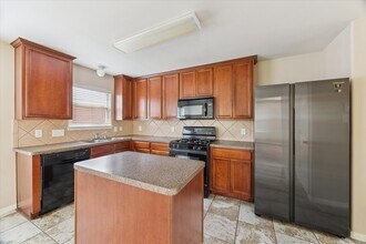 8307 Cove Timbers Ln in Tomball, TX - Building Photo - Building Photo