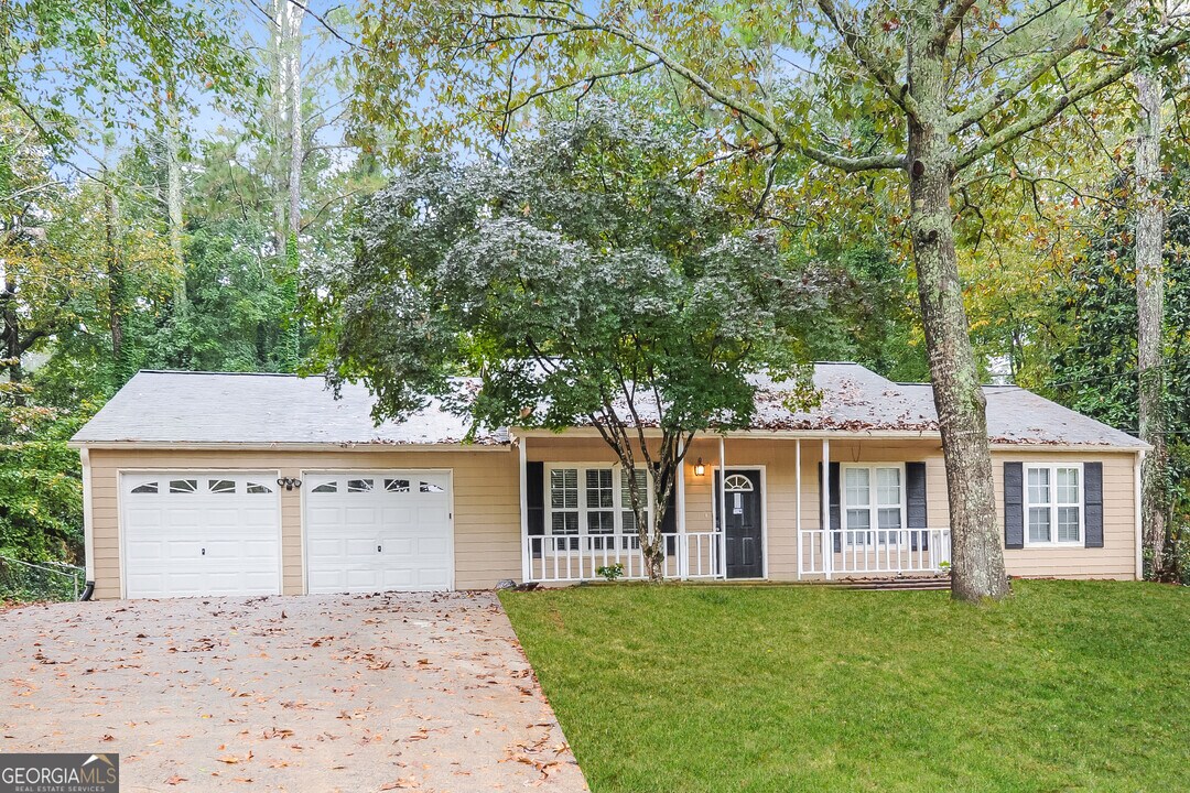 129 Riverchase Dr in Woodstock, GA - Building Photo