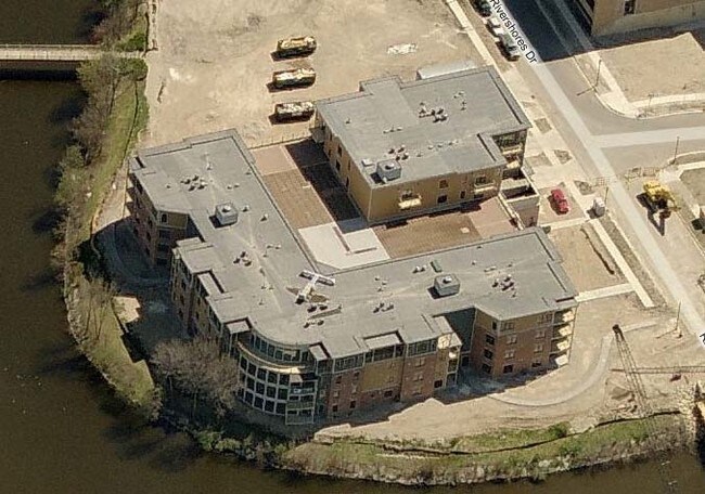 Point at River Shores in West Bend, WI - Building Photo - Building Photo