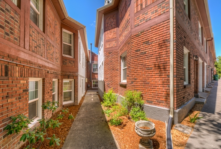 PARK COURT APARTMENTS in Klamath Falls, OR - Foto de edificio