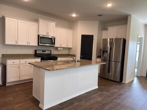 2420 Mulligan Ln in Navasota, TX - Building Photo - Building Photo