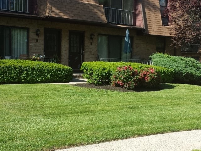 Lindvale Gardens in Mahwah, NJ - Building Photo - Building Photo