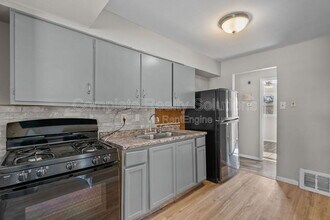 409 Caithness Rd in St. Louis, MO - Building Photo - Building Photo