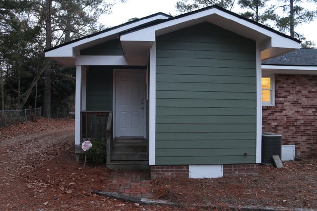 209 S McPherson Church Rd in Fayetteville, NC - Foto de edificio - Building Photo