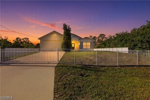 3005 41st St W in Lehigh Acres, FL - Building Photo