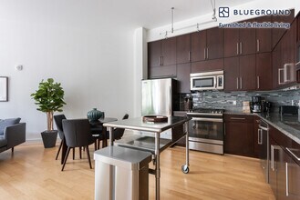 8210 Crestwood Heights Dr in Tysons, VA - Building Photo - Building Photo
