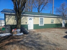 630 E Saint Clair St, Unit Apt #A in Vincennes, IN - Building Photo